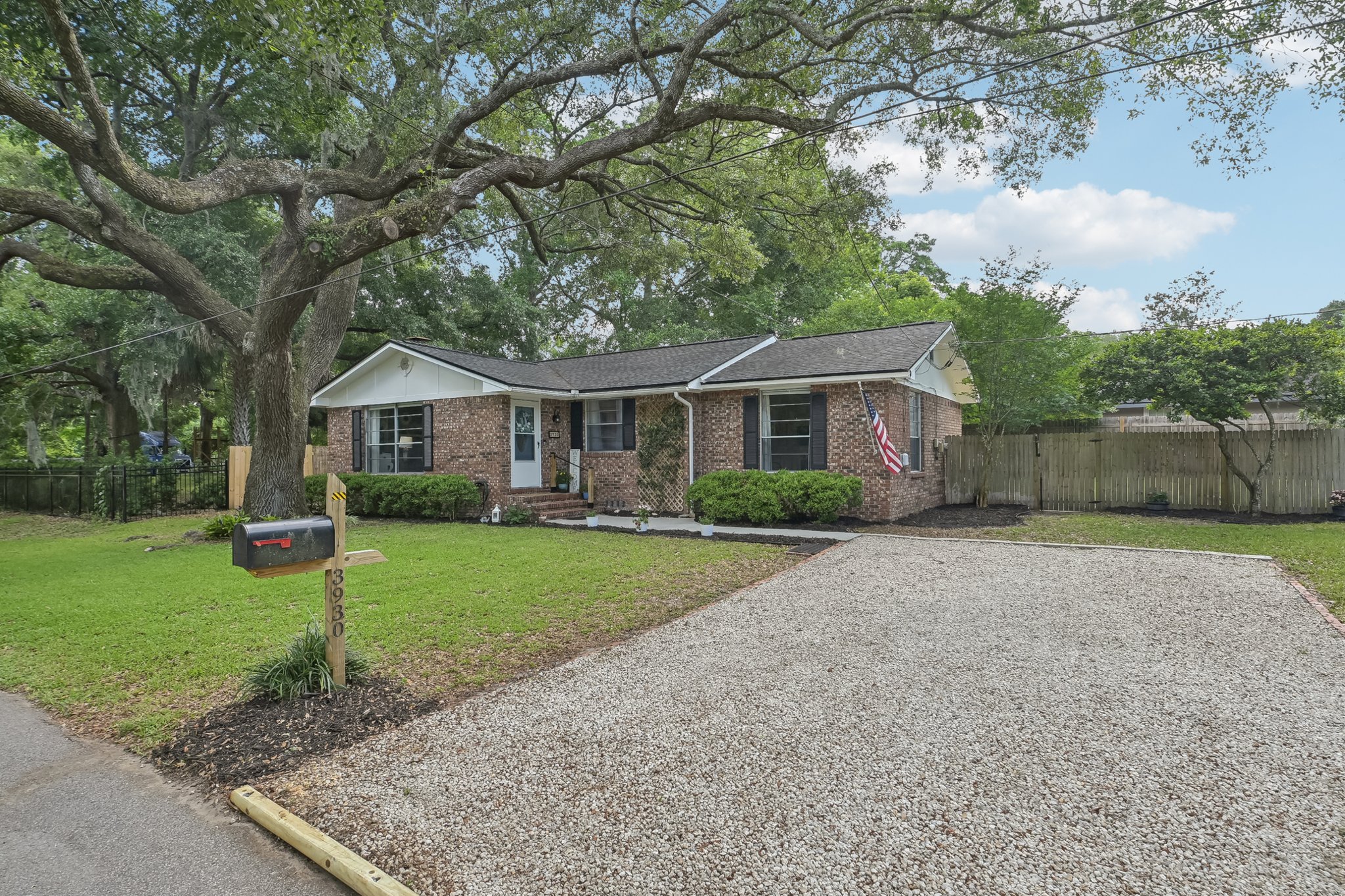 St Isabel Dr E-2805-002.jpg