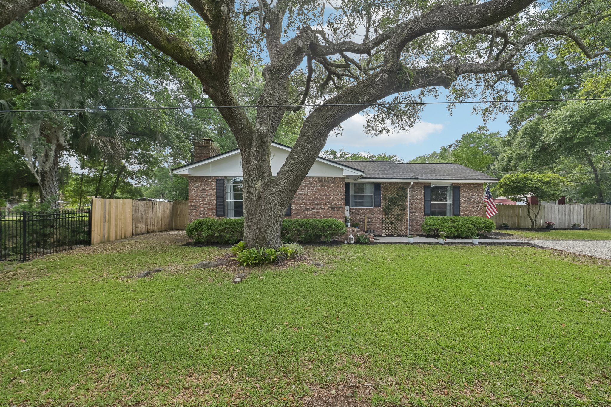 St Isabel Dr E-2805-004.jpg