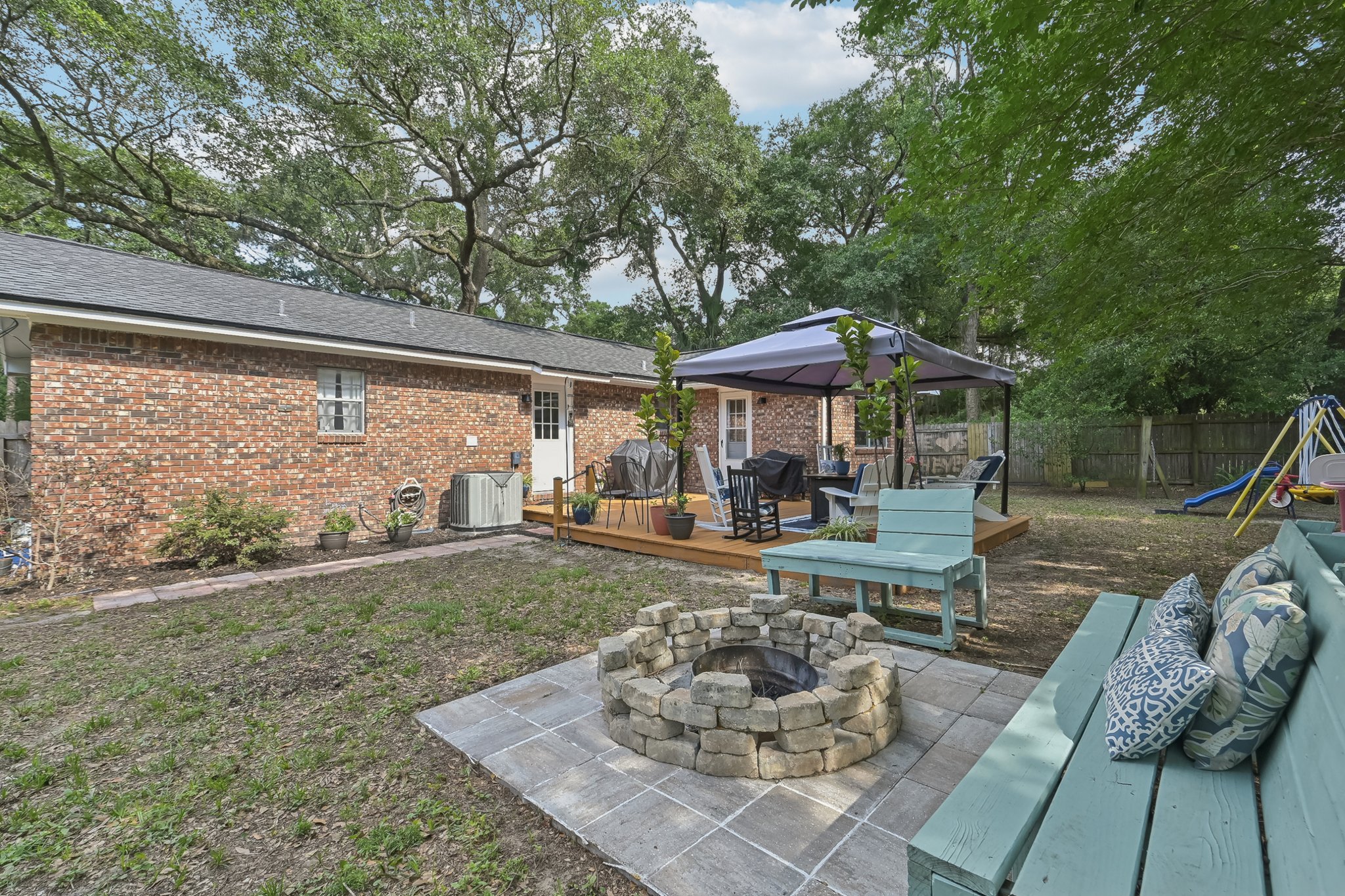 St Isabel Dr E-2805-036.jpg
