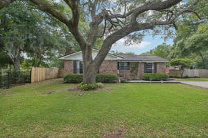 St Isabel Dr E-2805-004.jpg