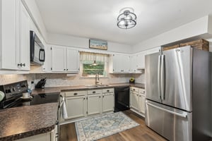 St Isabel Dr E-2805-014.jpg