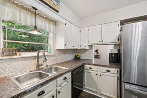 St Isabel Dr E-2805-015.jpg