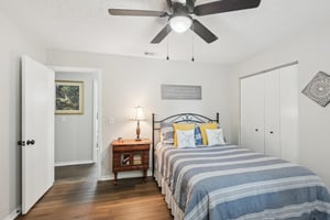 St Isabel Dr E-2805-017.jpg