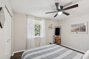 St Isabel Dr E-2805-018.jpg