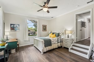 St Isabel Dr E-2805-023.jpg