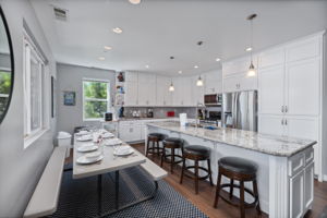 Kitchen/Breakfast Area
