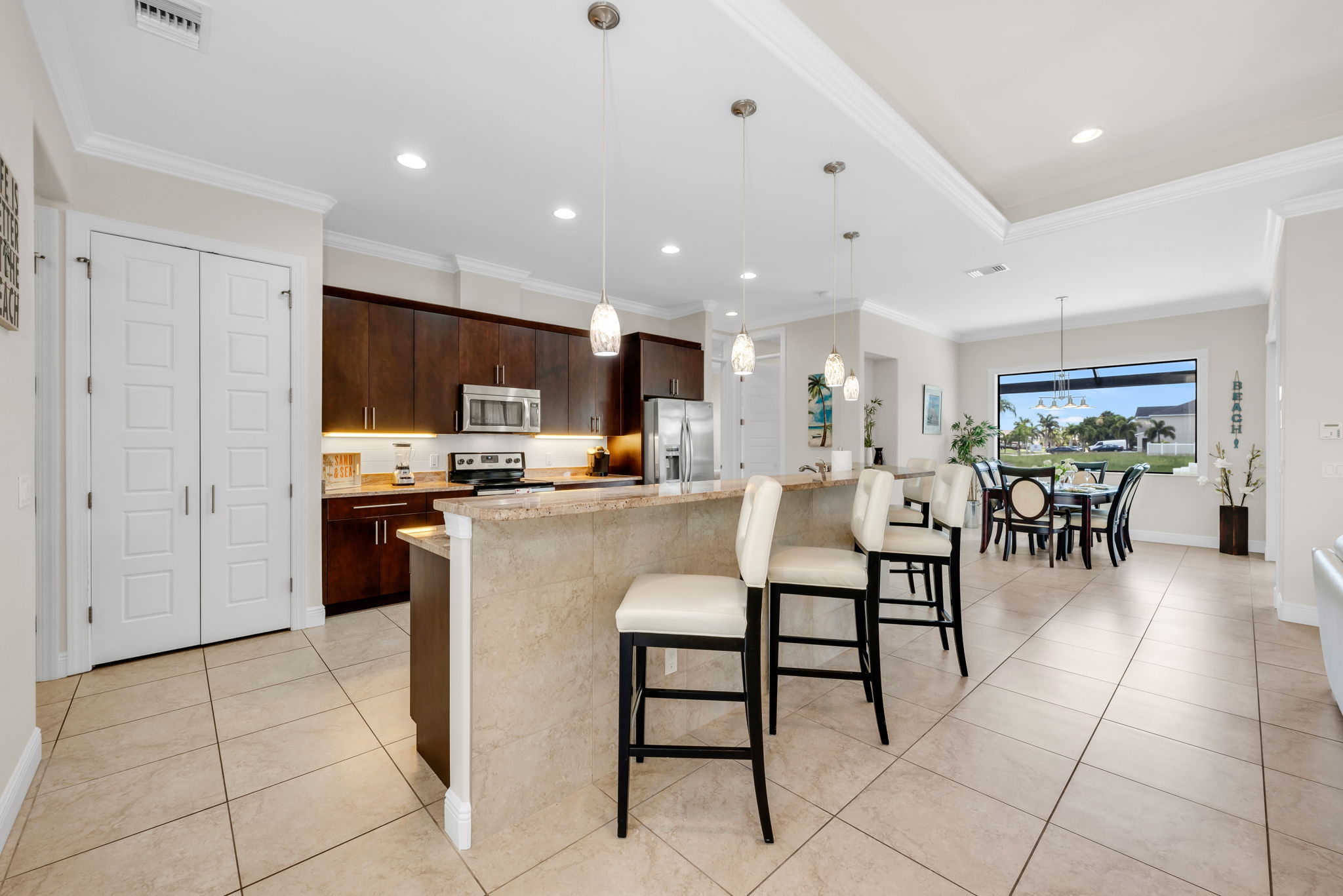 Breakfast Bar - Kitchen