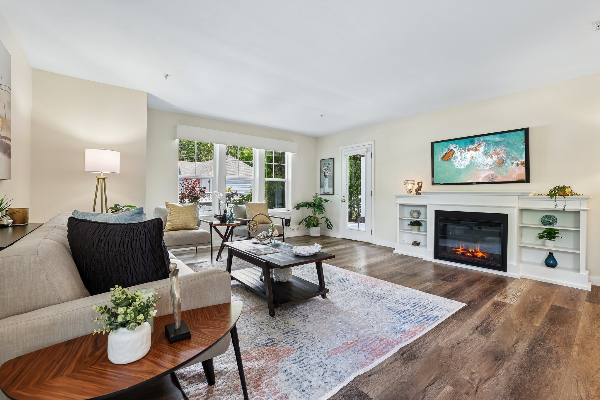 This one bedroom one bathroom delight condo has been renovated for your enjoyment!