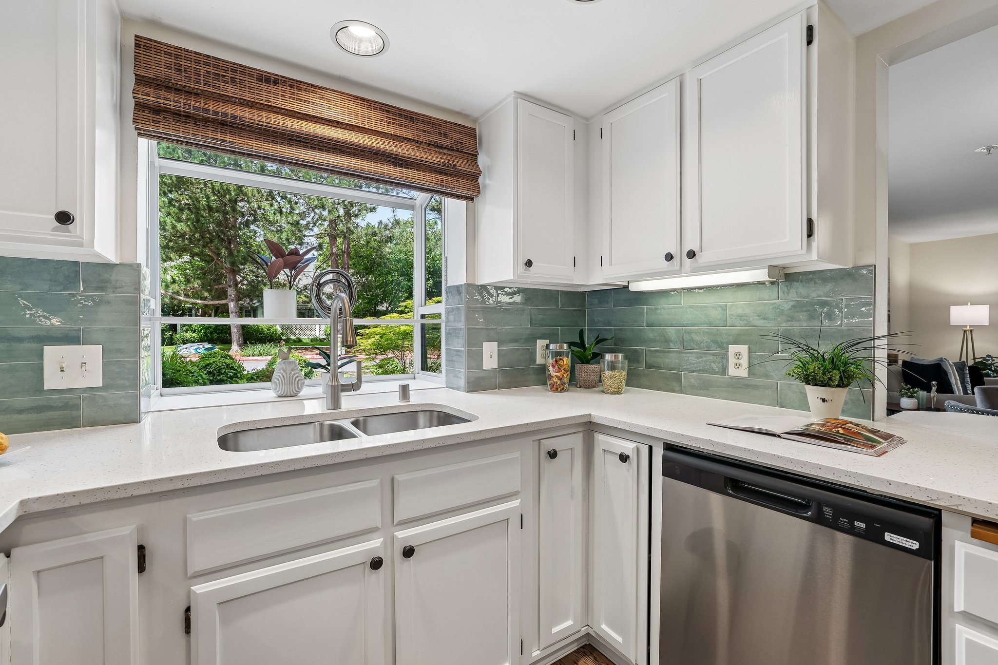 Simple, fresh, bright and lovely kitchen