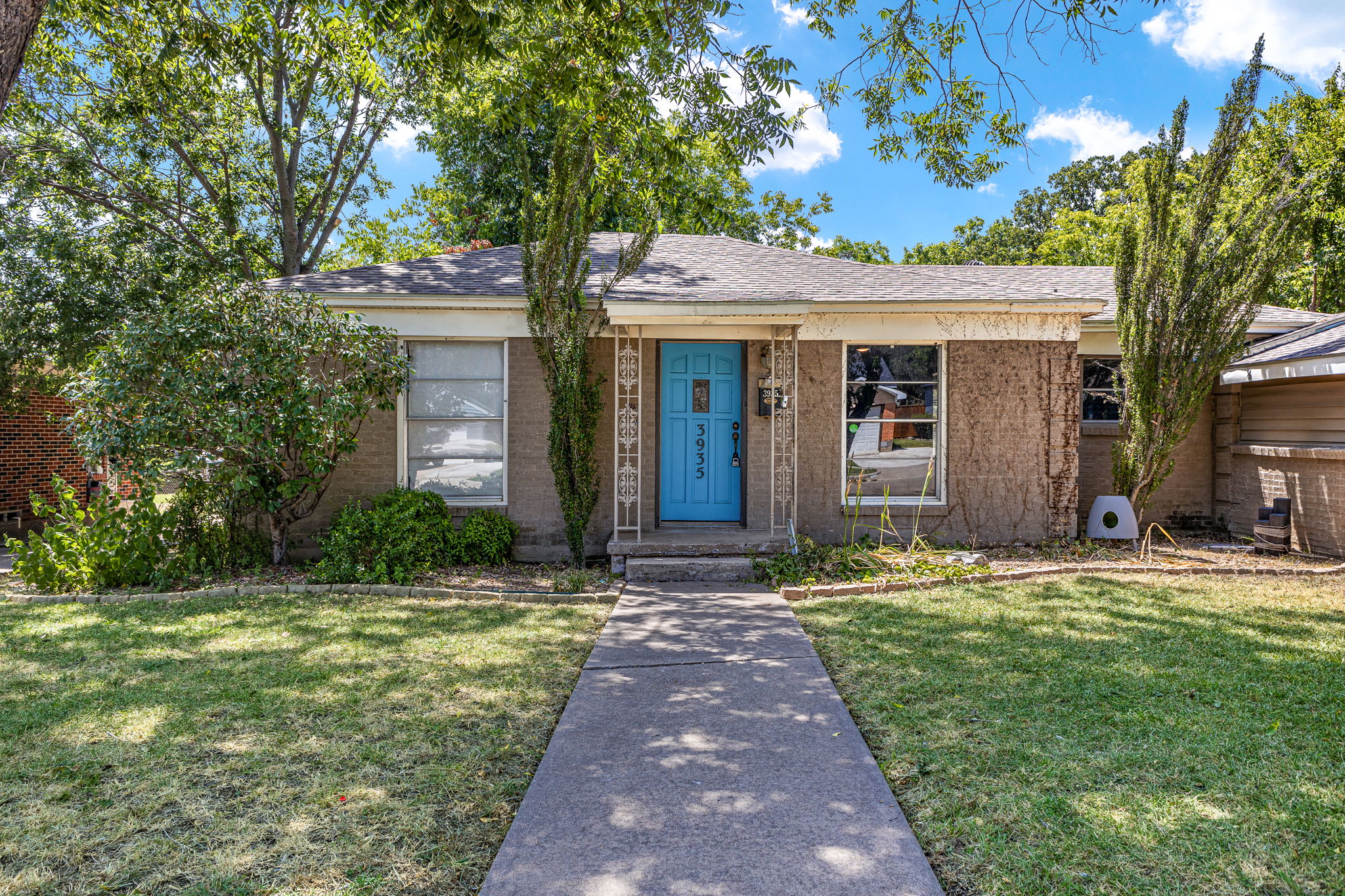 3935 Hawick Ln, Dallas, TX 75220