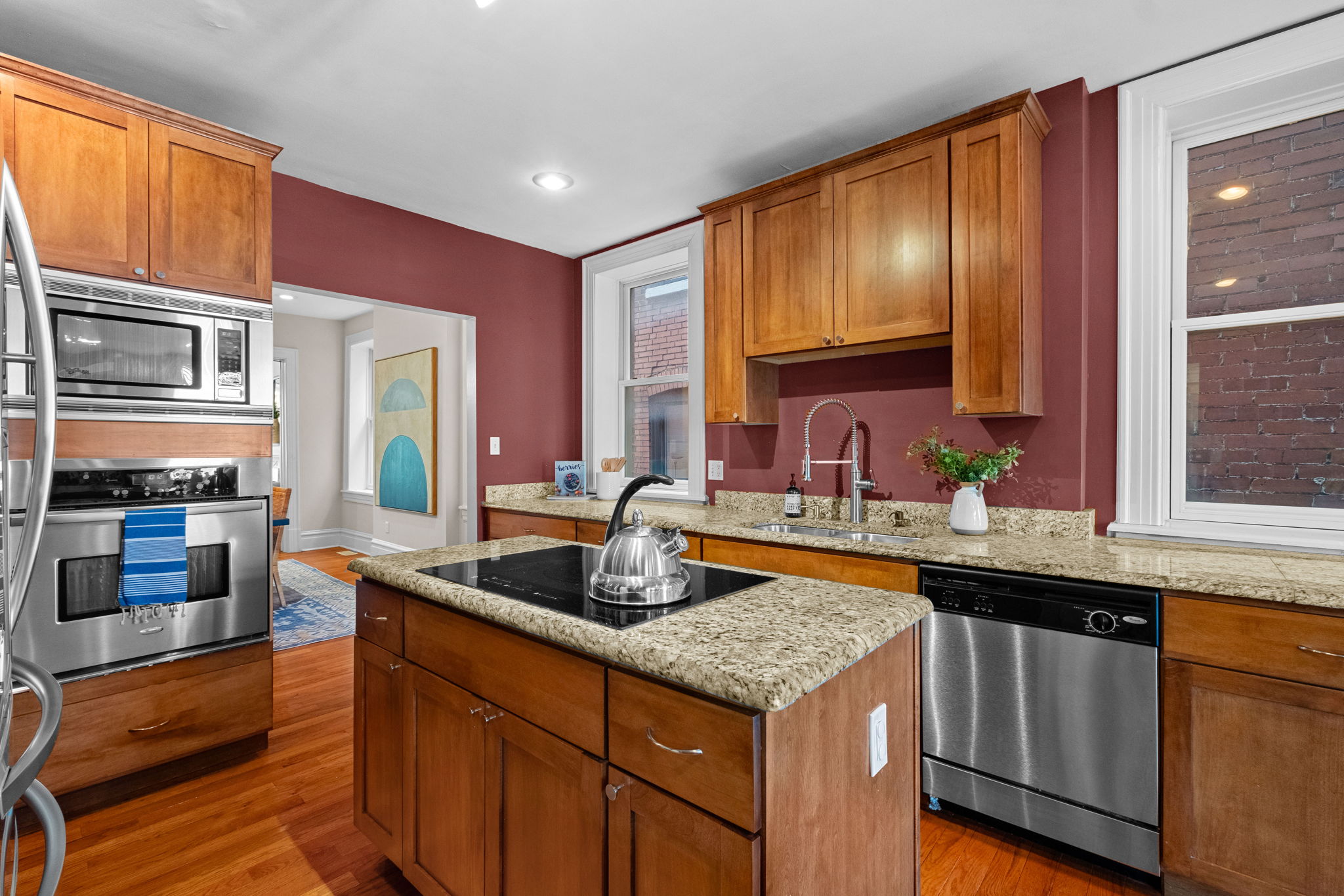 The kitchen was also just professionally cleaned - host dinner on closing day!