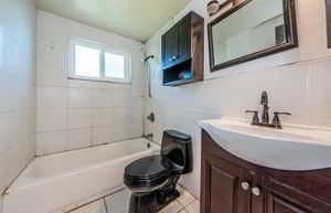 Bathroom 1a