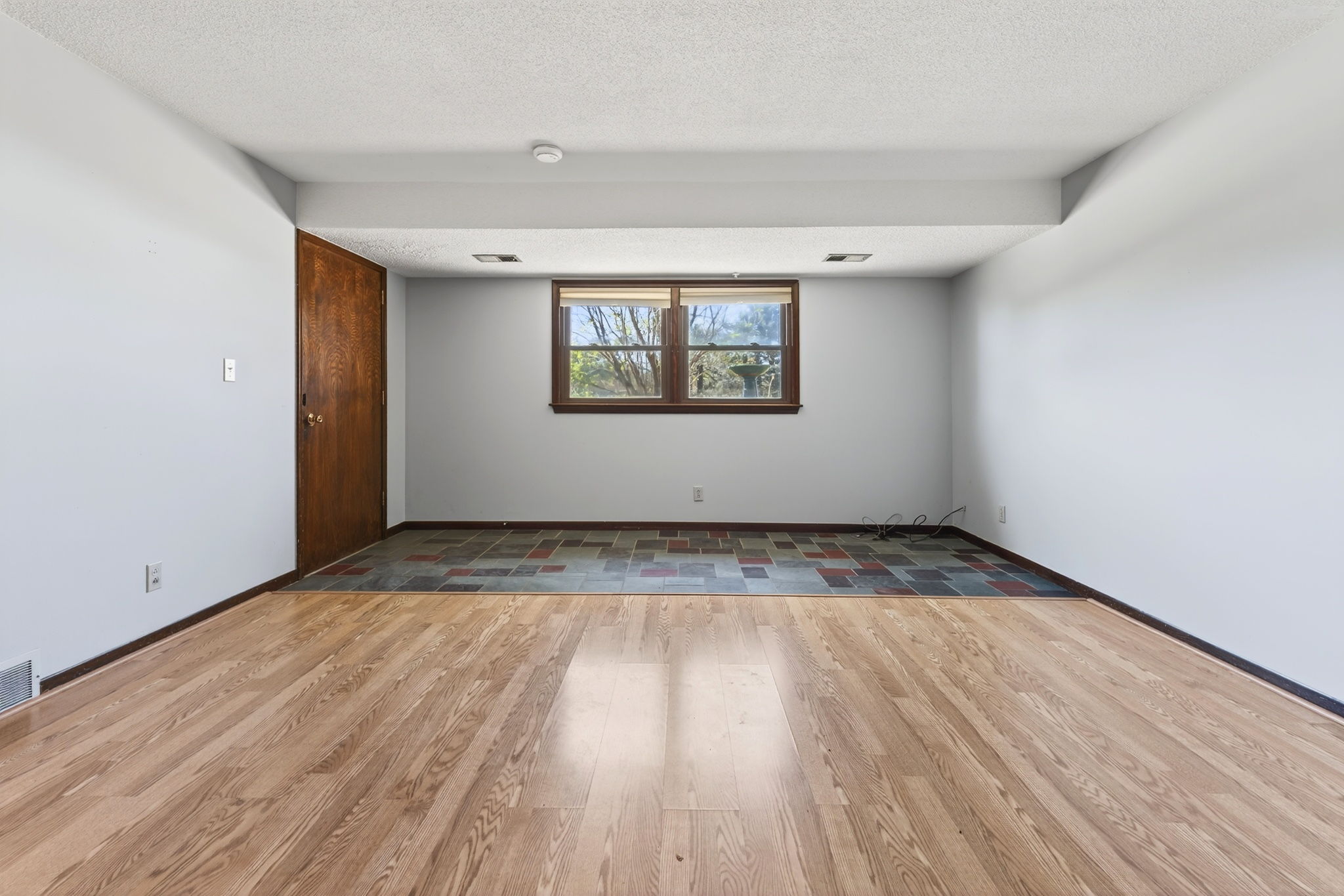 2nd living room, garage entry