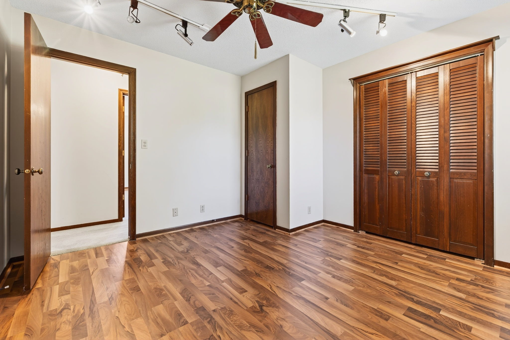bed 3--2 closets