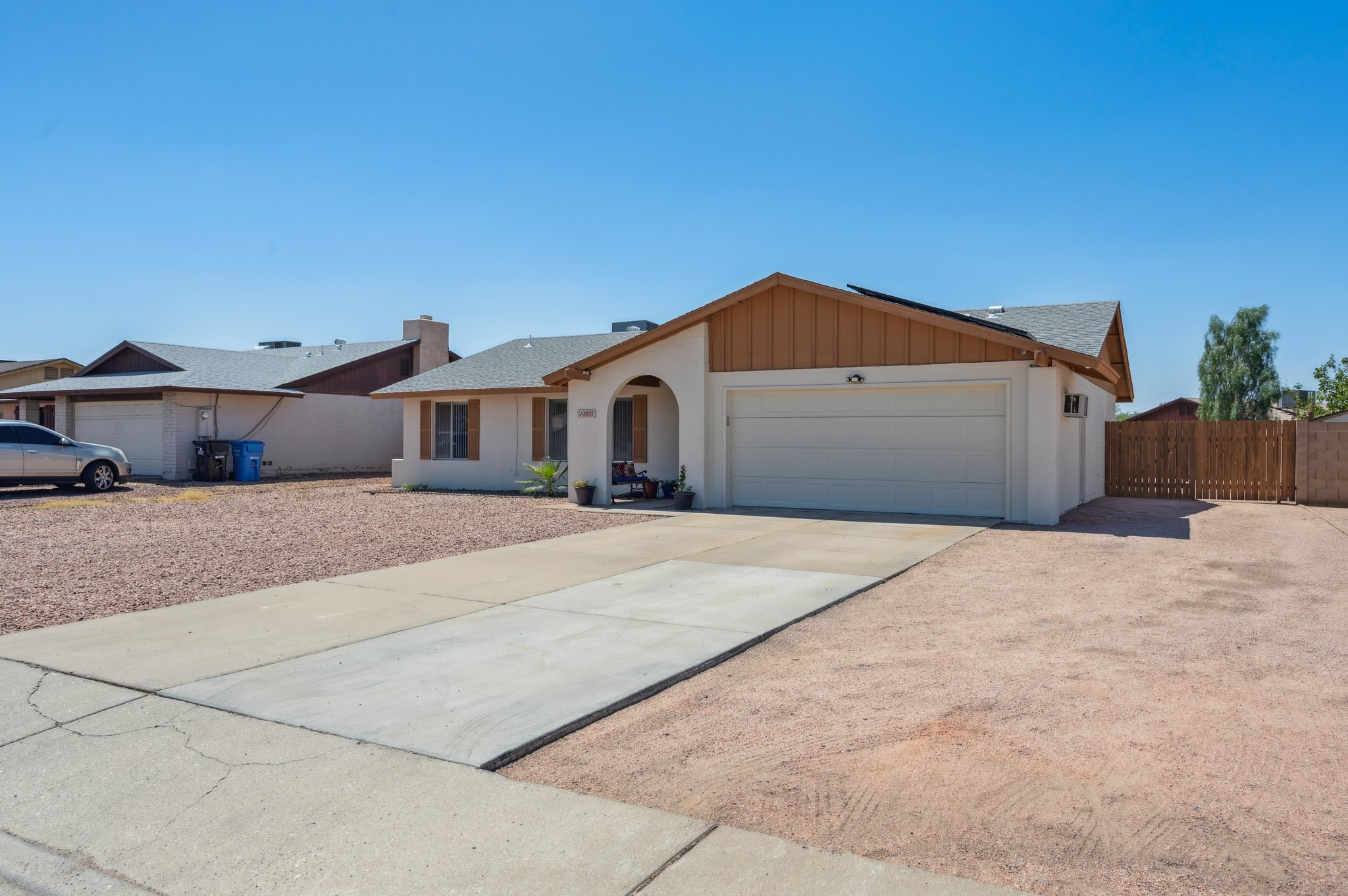 3937 W Sweetwater Ave - 002.jpg