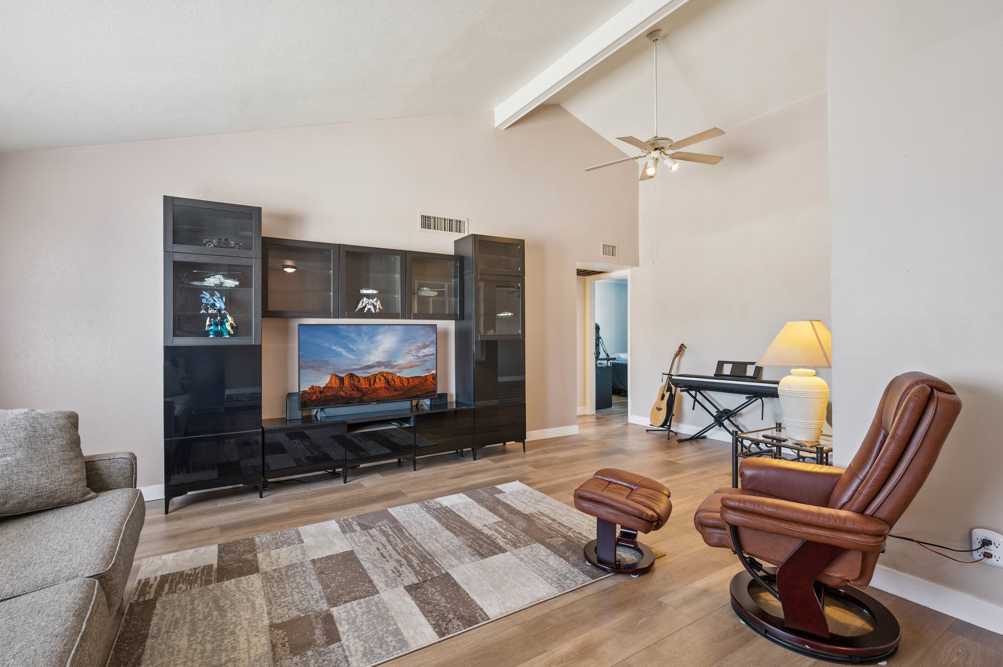 3937 W Sweetwater Ave - 004.jpg