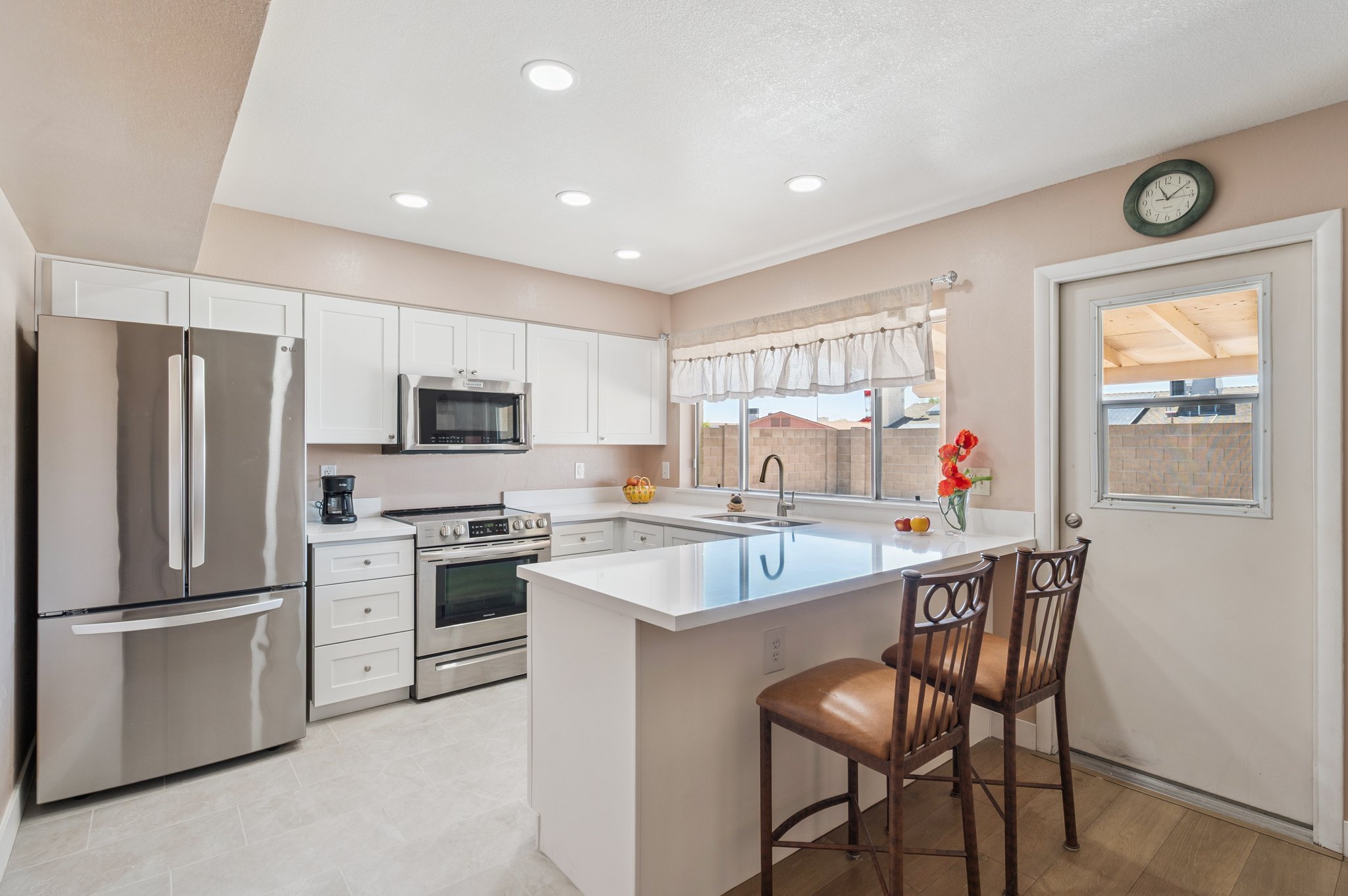 3937 W Sweetwater Ave - 010.jpg