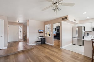 3937 W Sweetwater Ave - 009.jpg