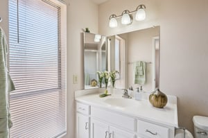 3937 W Sweetwater Ave - 018.jpg