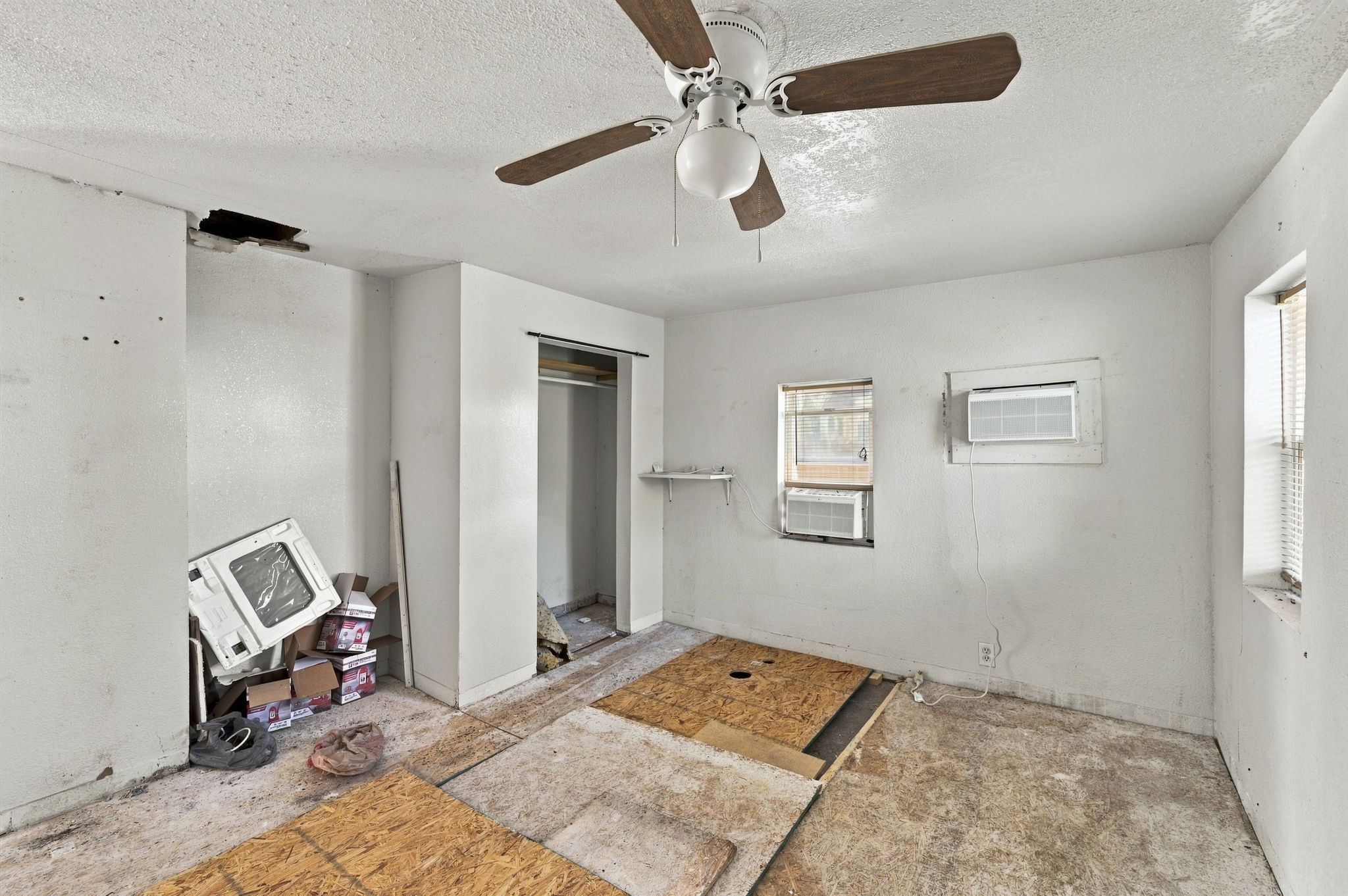 Interiors (32)