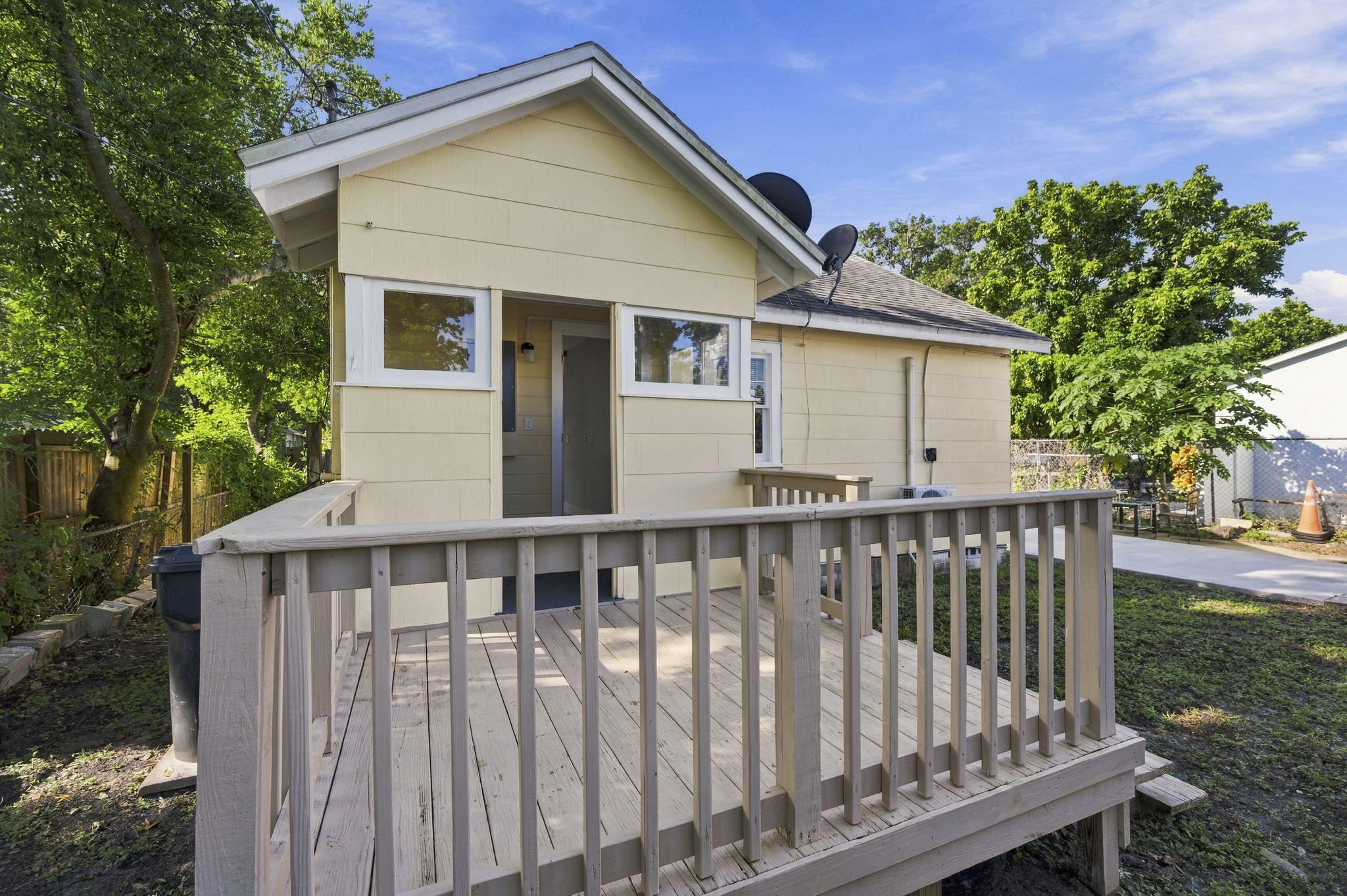 Rear Exteriors (4)