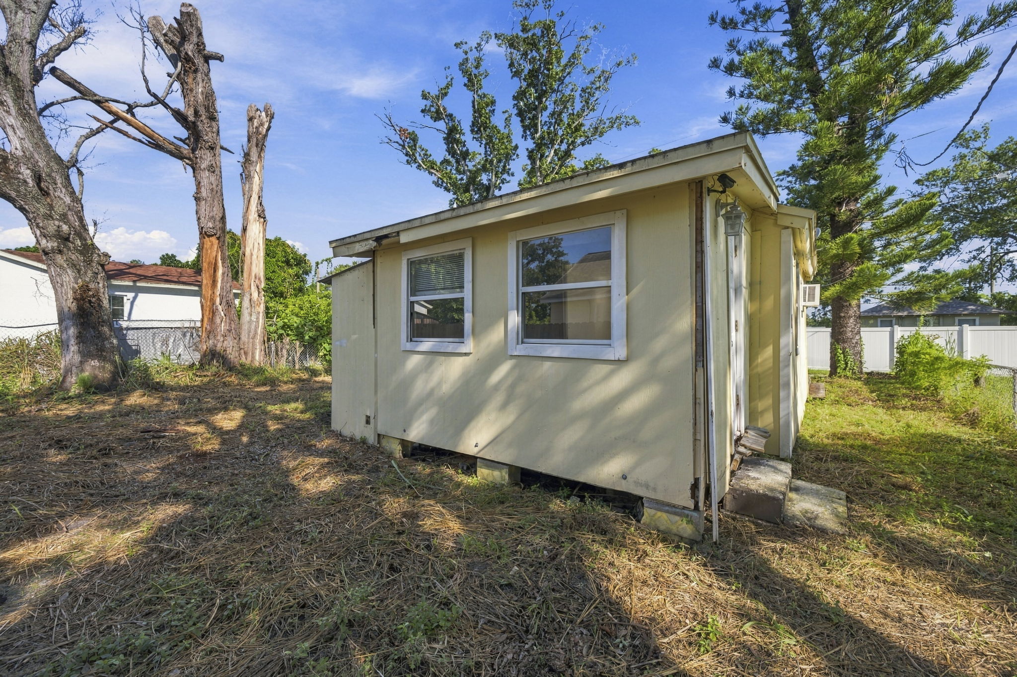 Rear Exteriors (6)