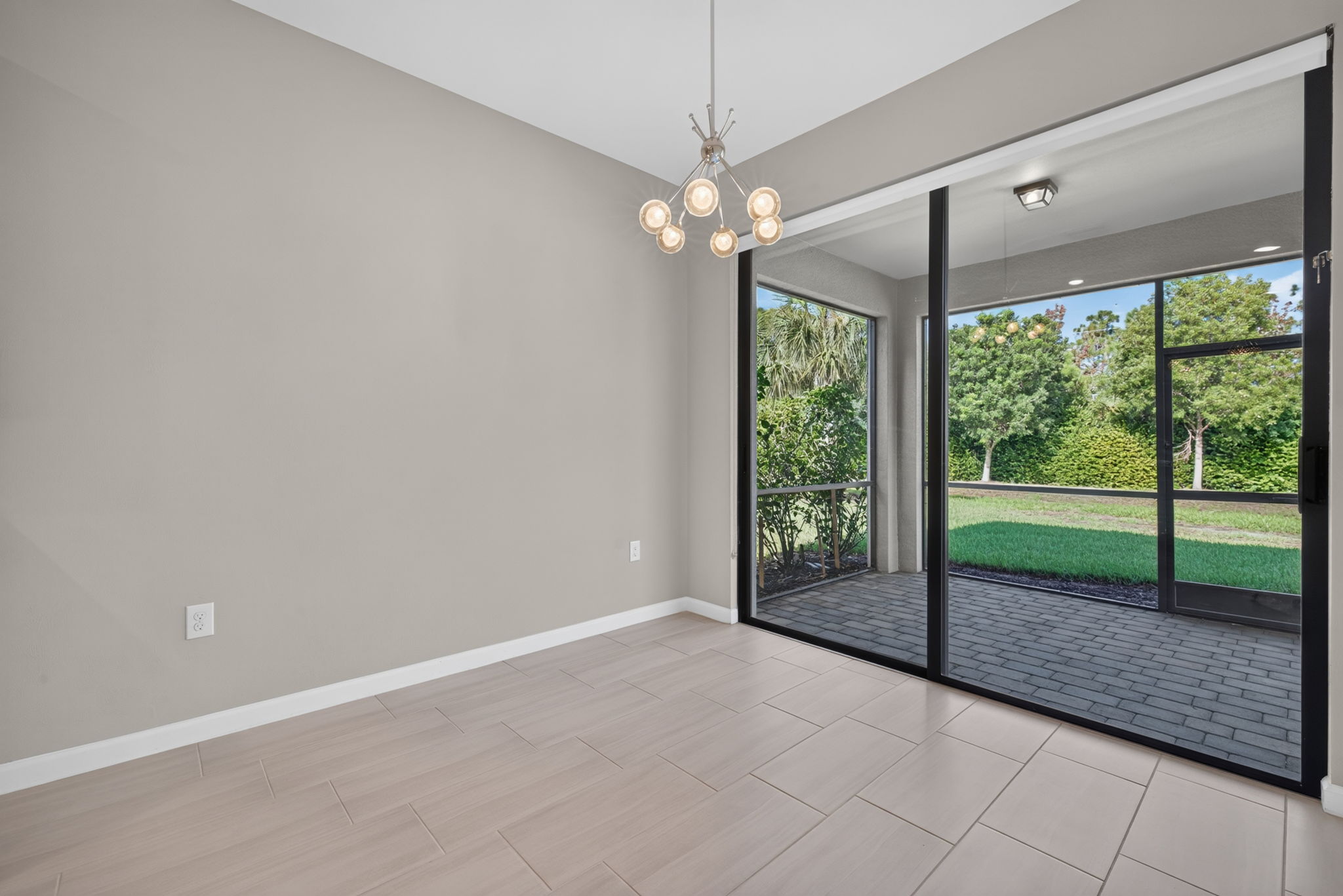 Dining Room 1 of 3