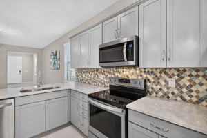 Kitchen 3 of 5