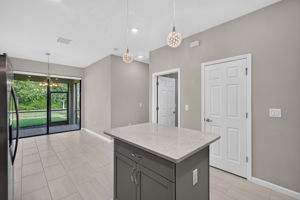 Kitchen 4 of 5
