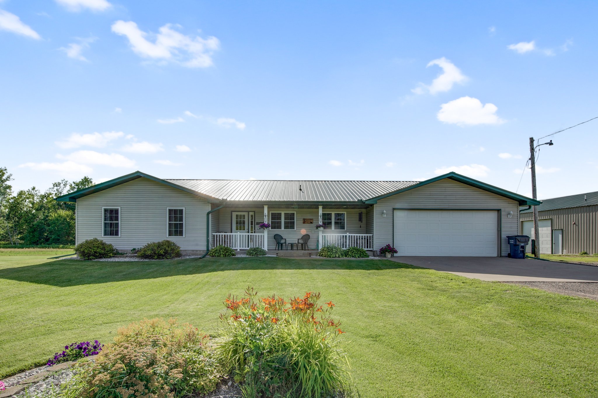 3949 Pokegama Lake Rd, Grasston, MN 55030 Mint Real Estate Photography