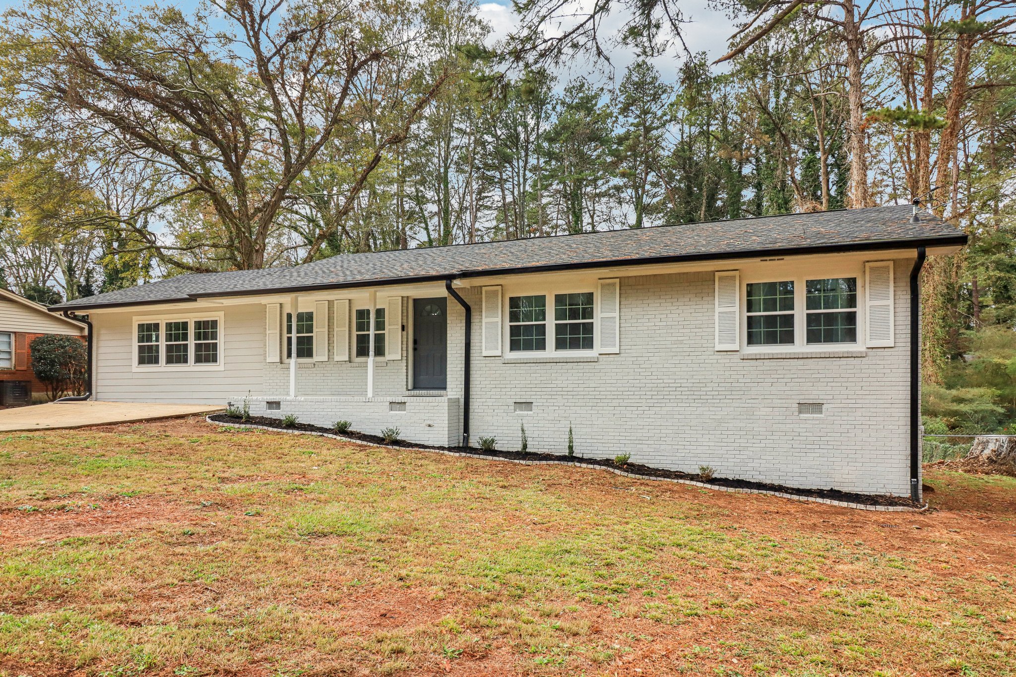 Colchester Dr-S0212-004.jpg