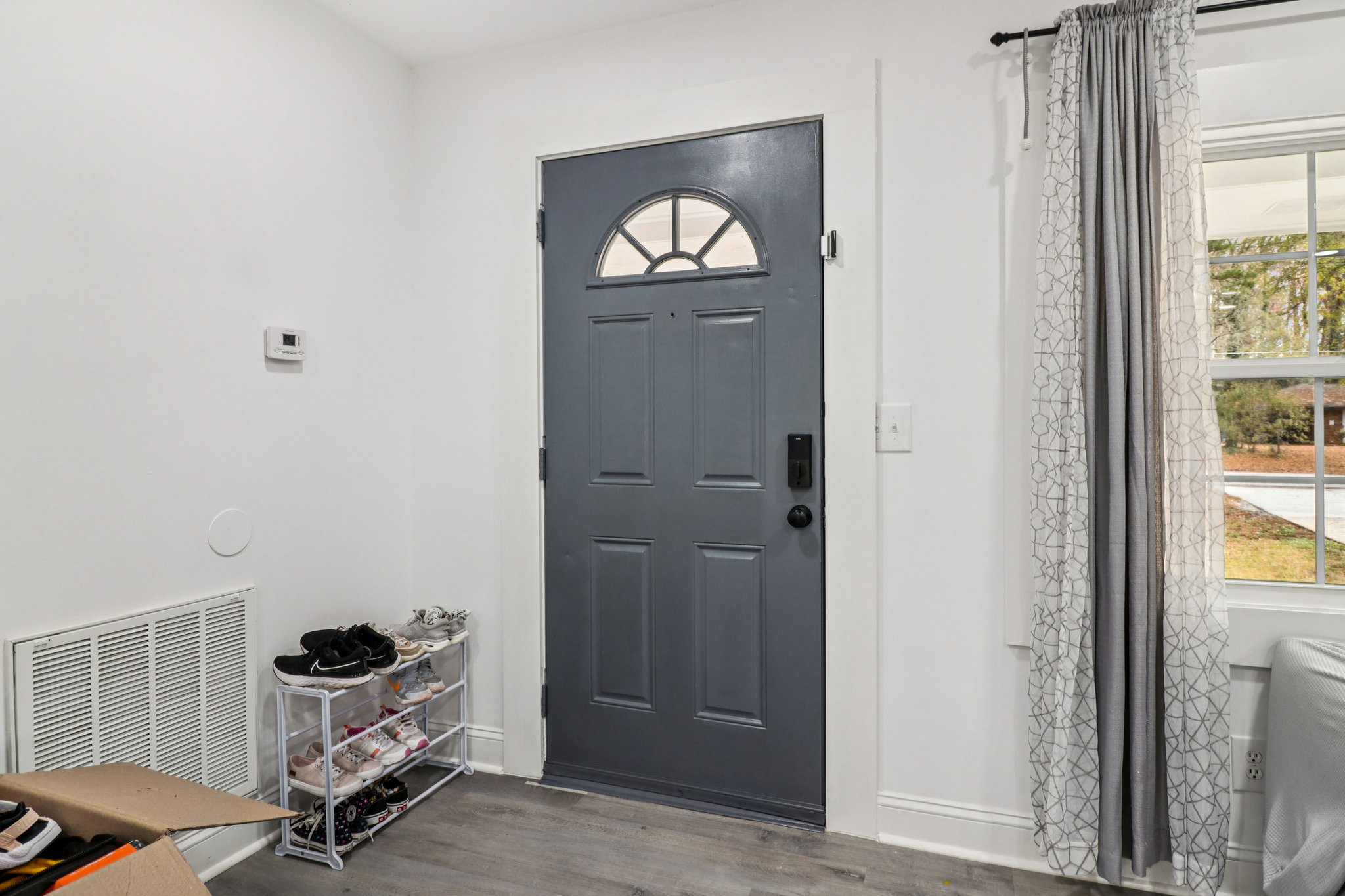 Colchester Dr-S0212-007.jpg