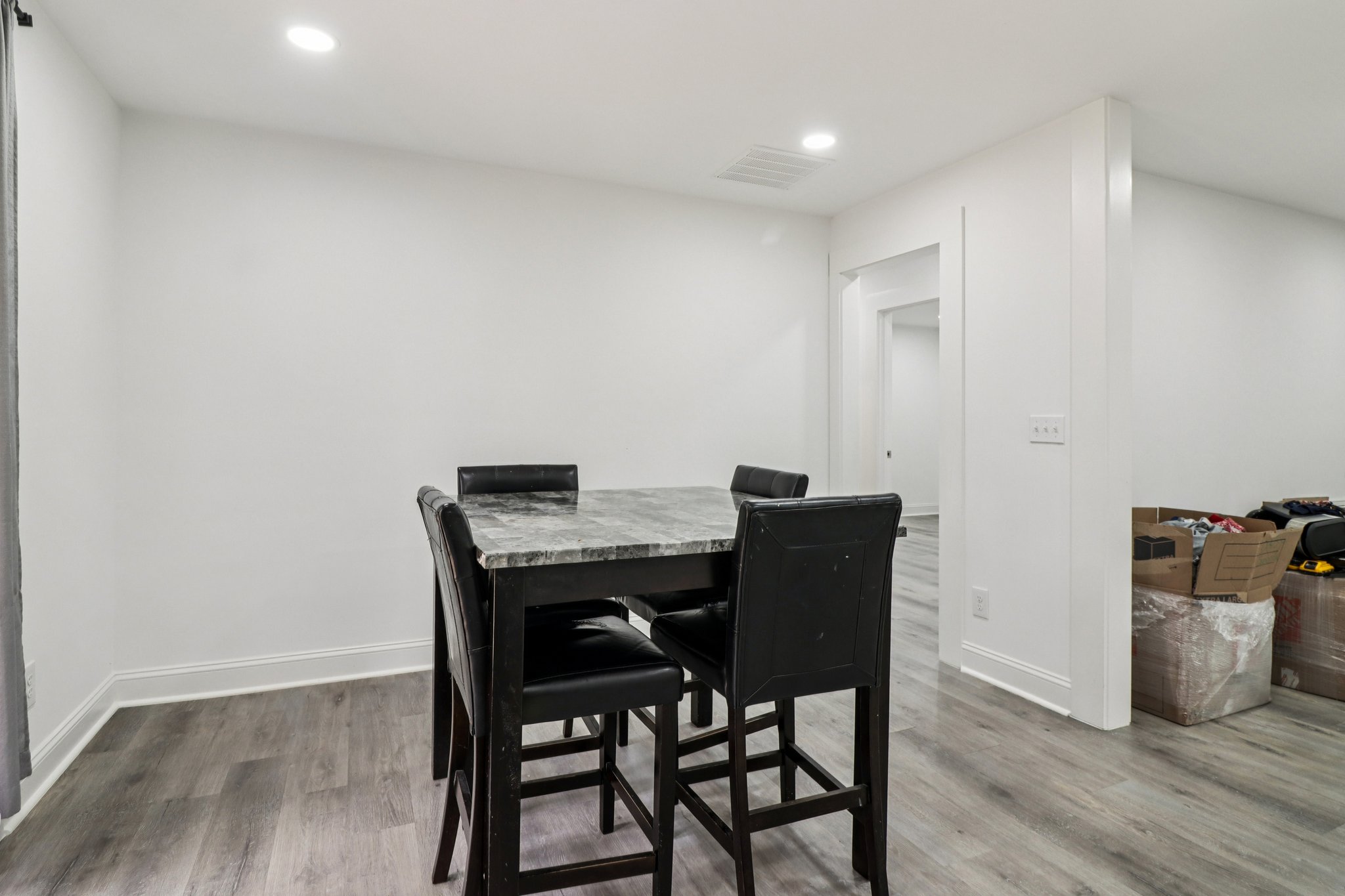 Colchester Dr-S0212-013.jpg