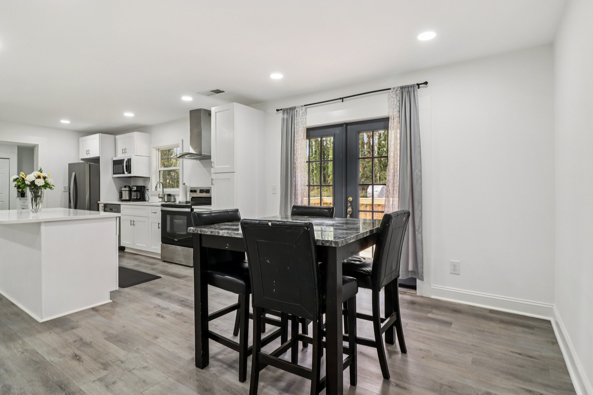 Colchester Dr-S0212-015.jpg