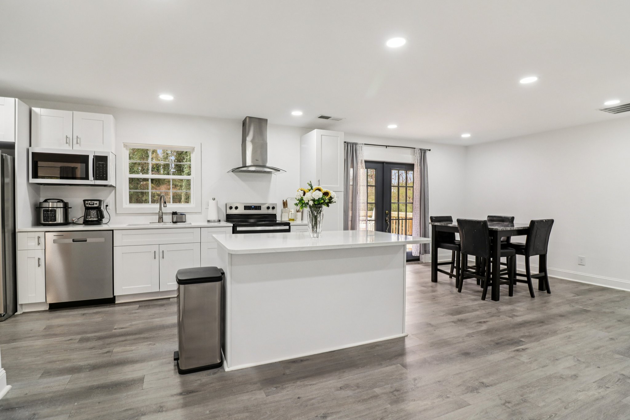 Colchester Dr-S0212-016.jpg