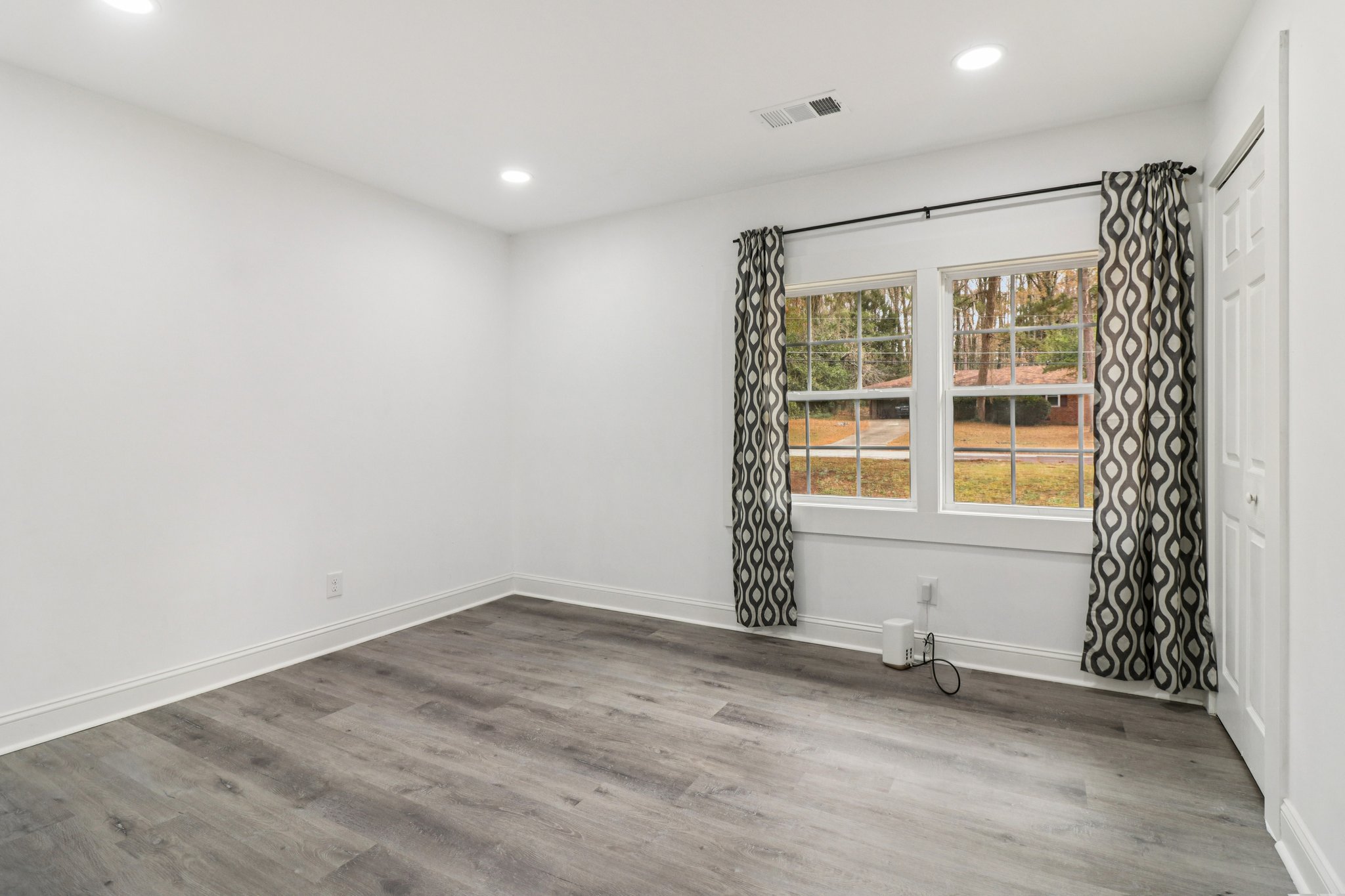 Colchester Dr-S0212-029.jpg