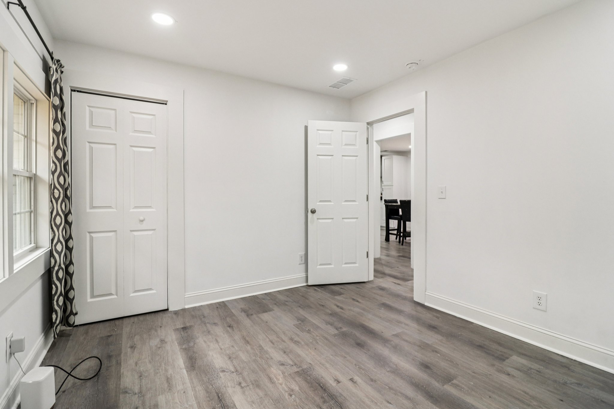 Colchester Dr-S0212-031.jpg