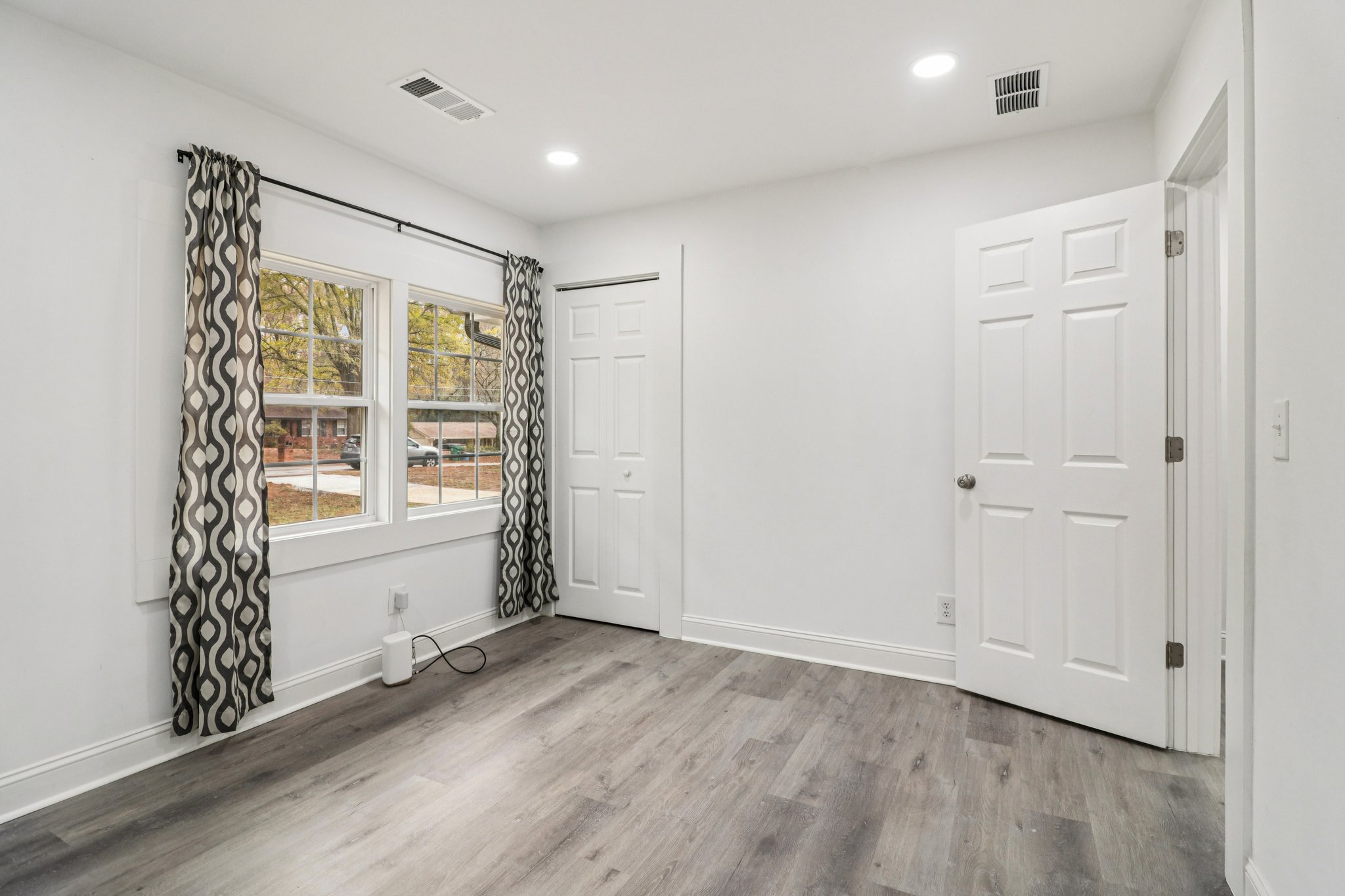 Colchester Dr-S0212-032.jpg