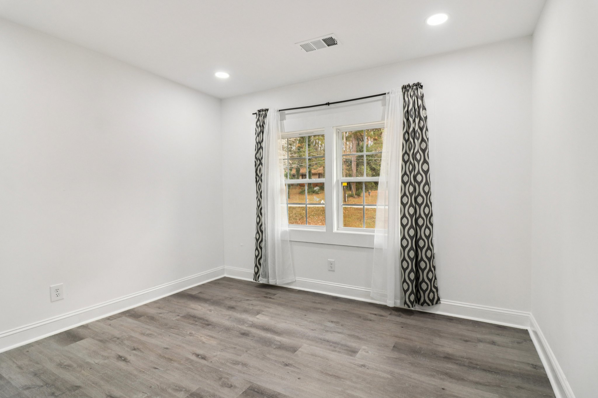 Colchester Dr-S0212-033.jpg