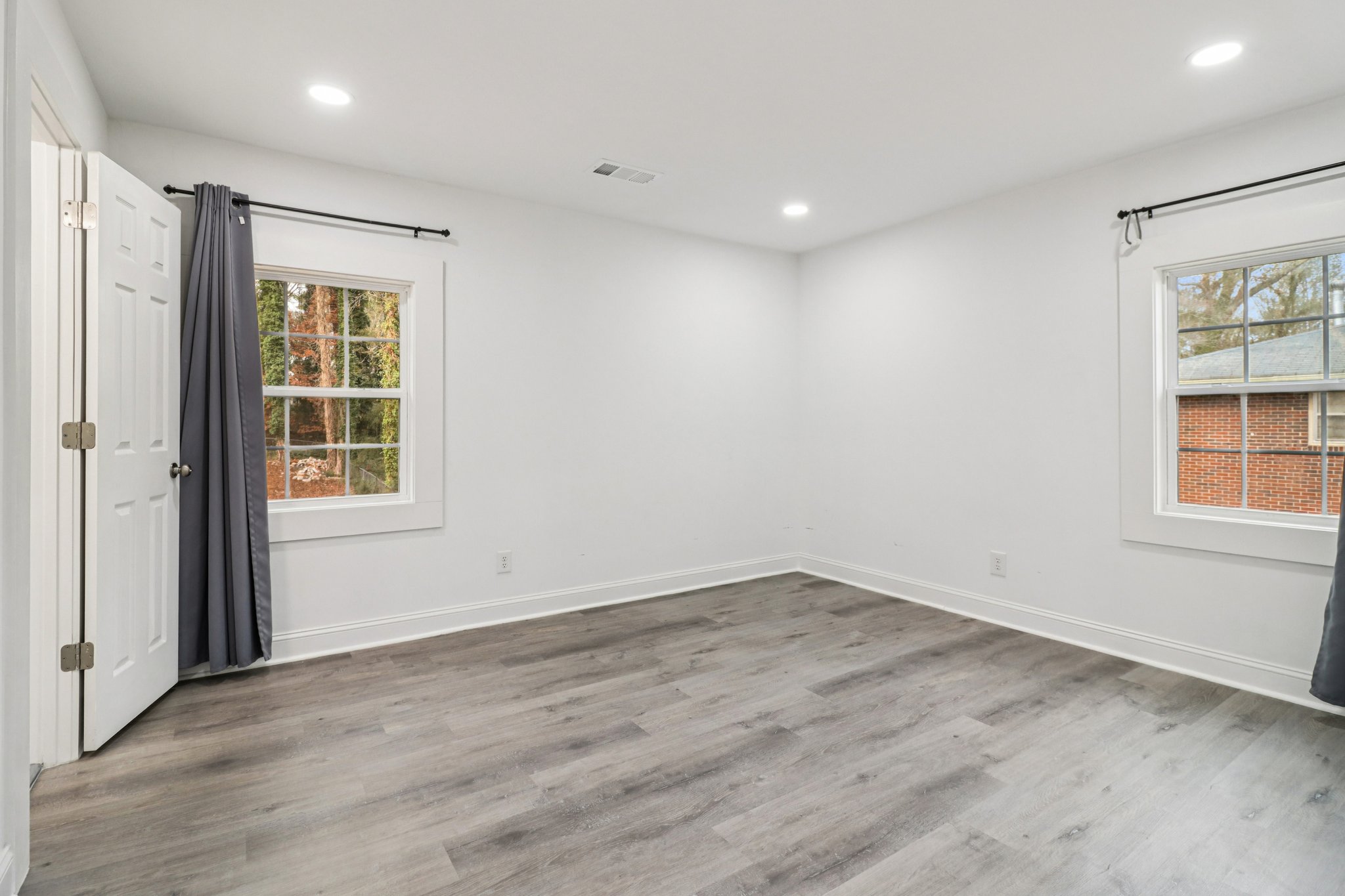 Colchester Dr-S0212-037.jpg