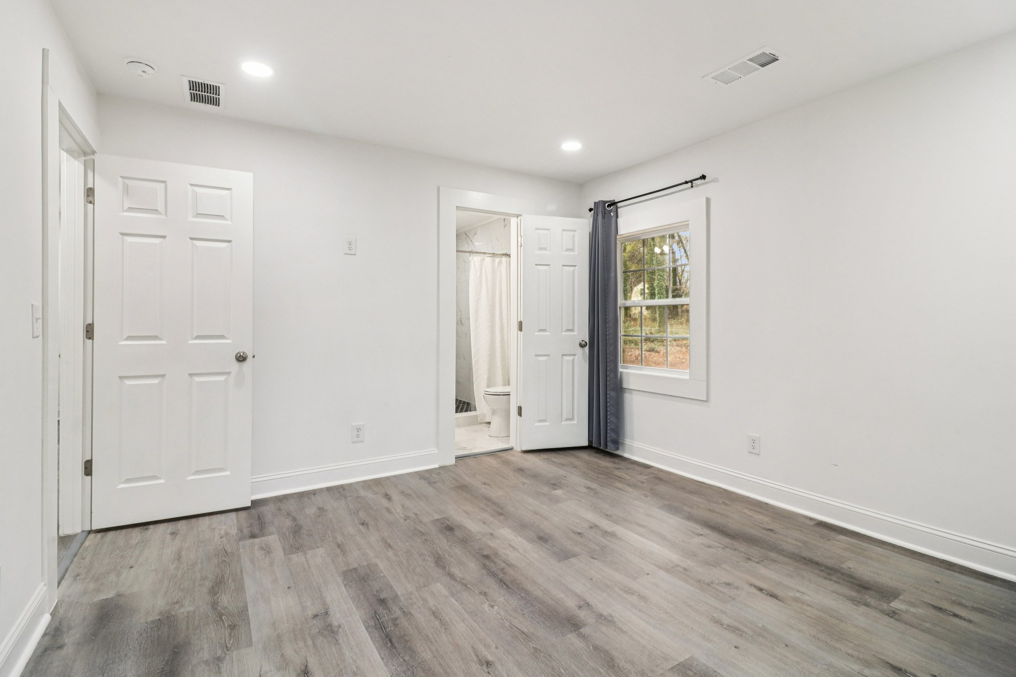 Colchester Dr-S0212-038.jpg