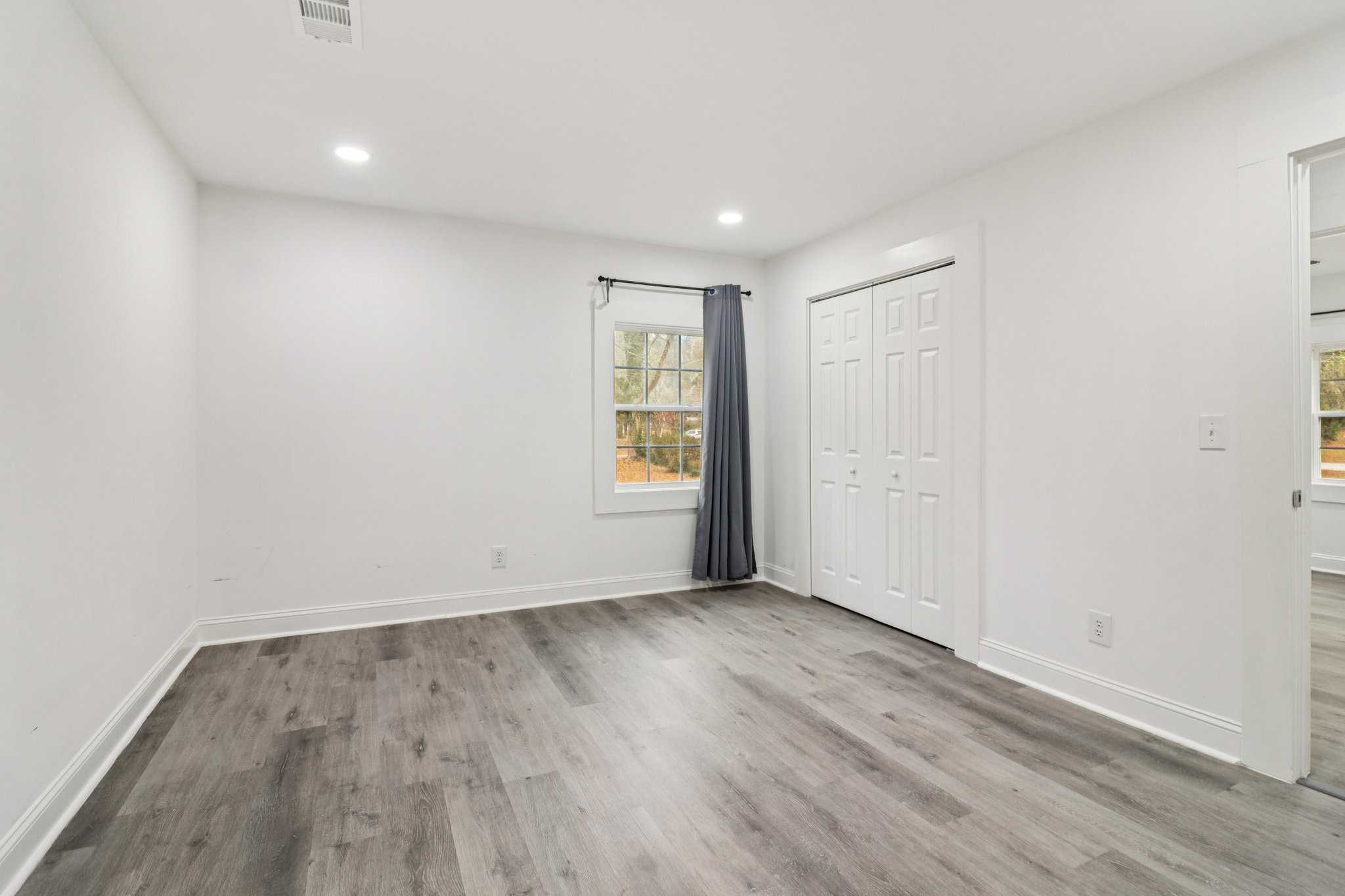 Colchester Dr-S0212-040.jpg