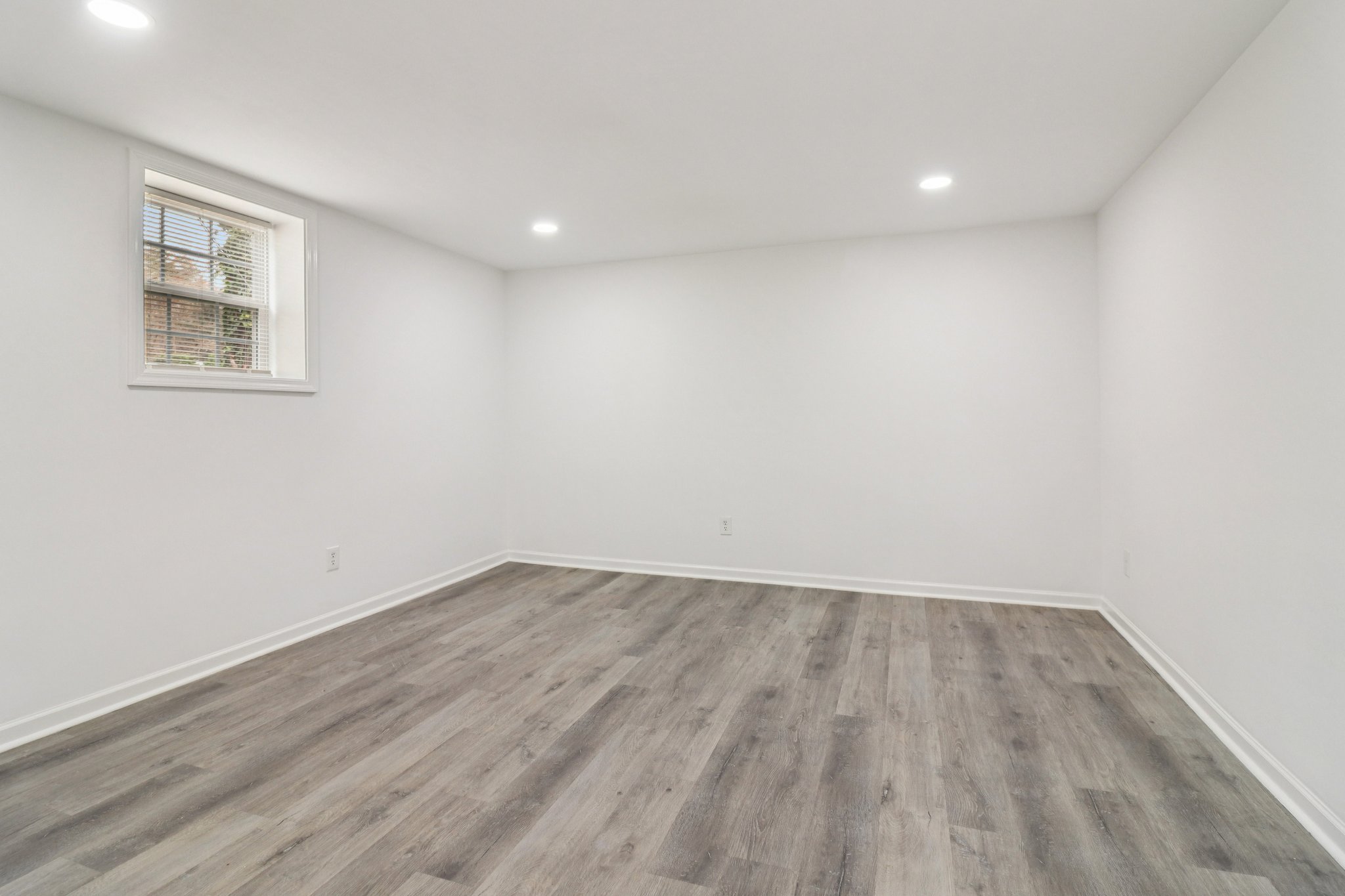 Colchester Dr-S0212-042.jpg