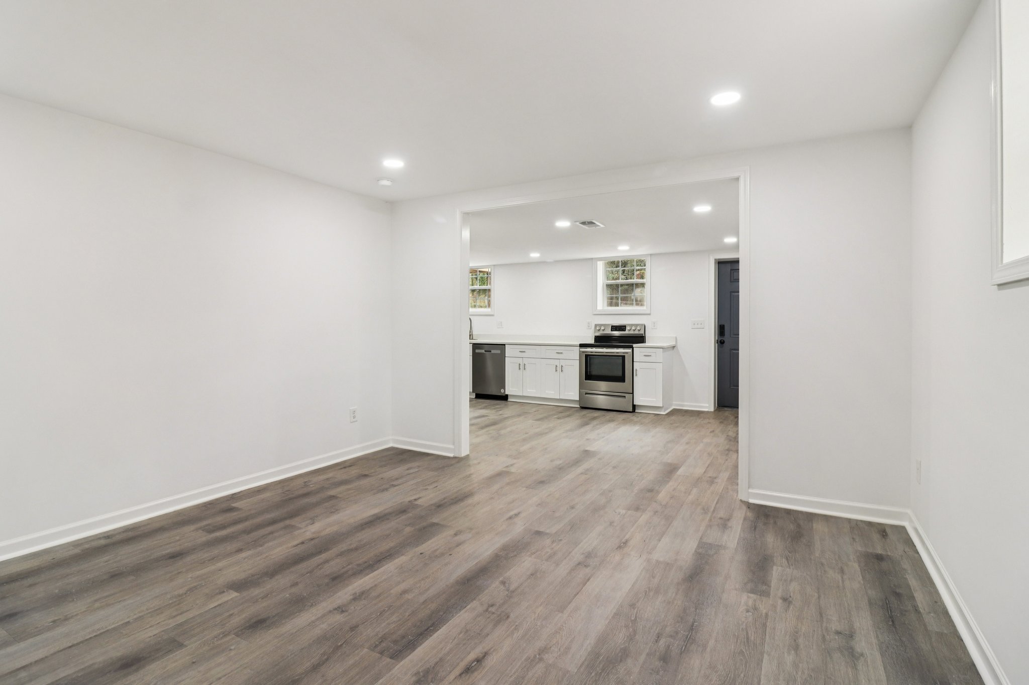 Colchester Dr-S0212-044.jpg