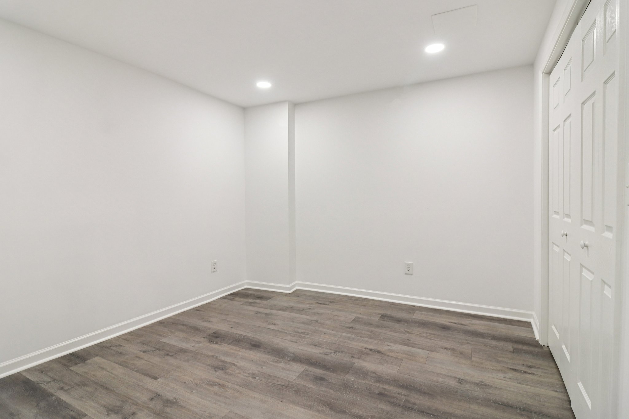 Colchester Dr-S0212-046.jpg