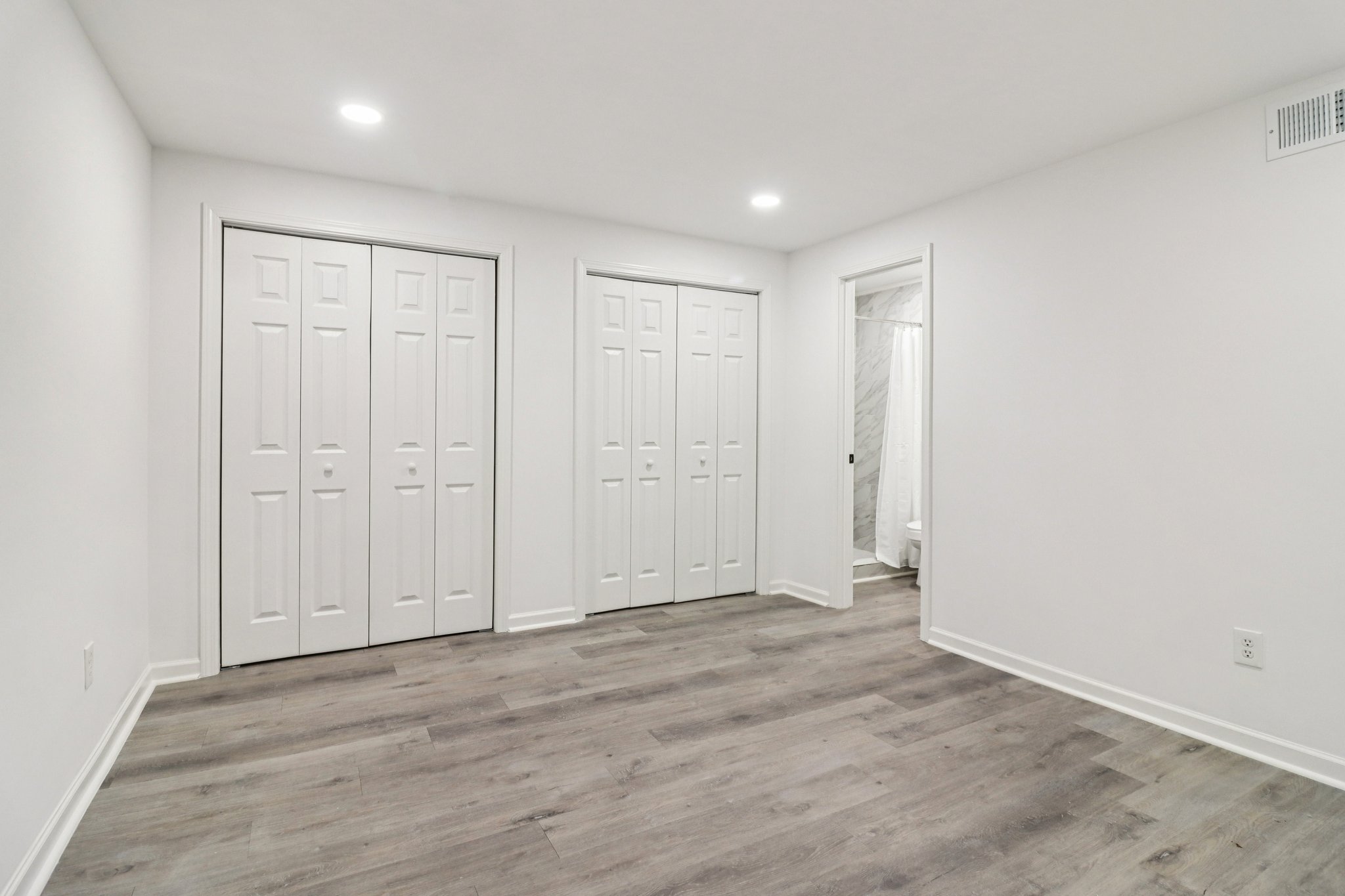 Colchester Dr-S0212-050.jpg