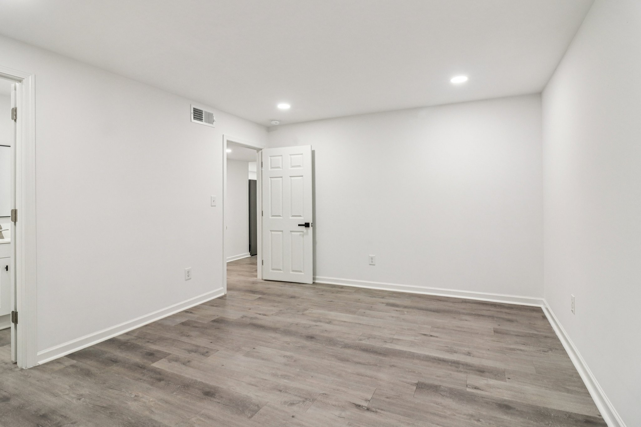 Colchester Dr-S0212-051.jpg