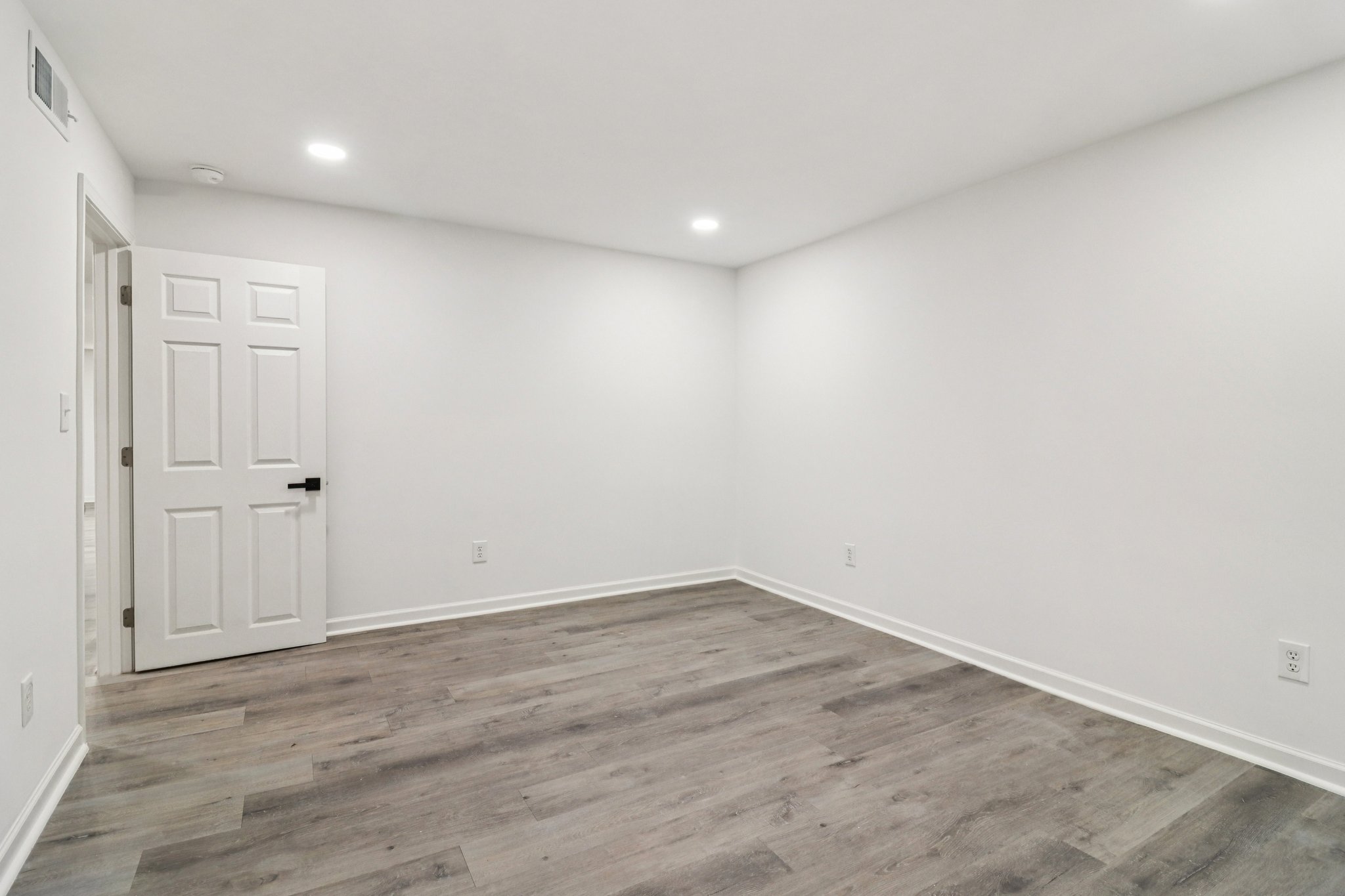 Colchester Dr-S0212-052.jpg