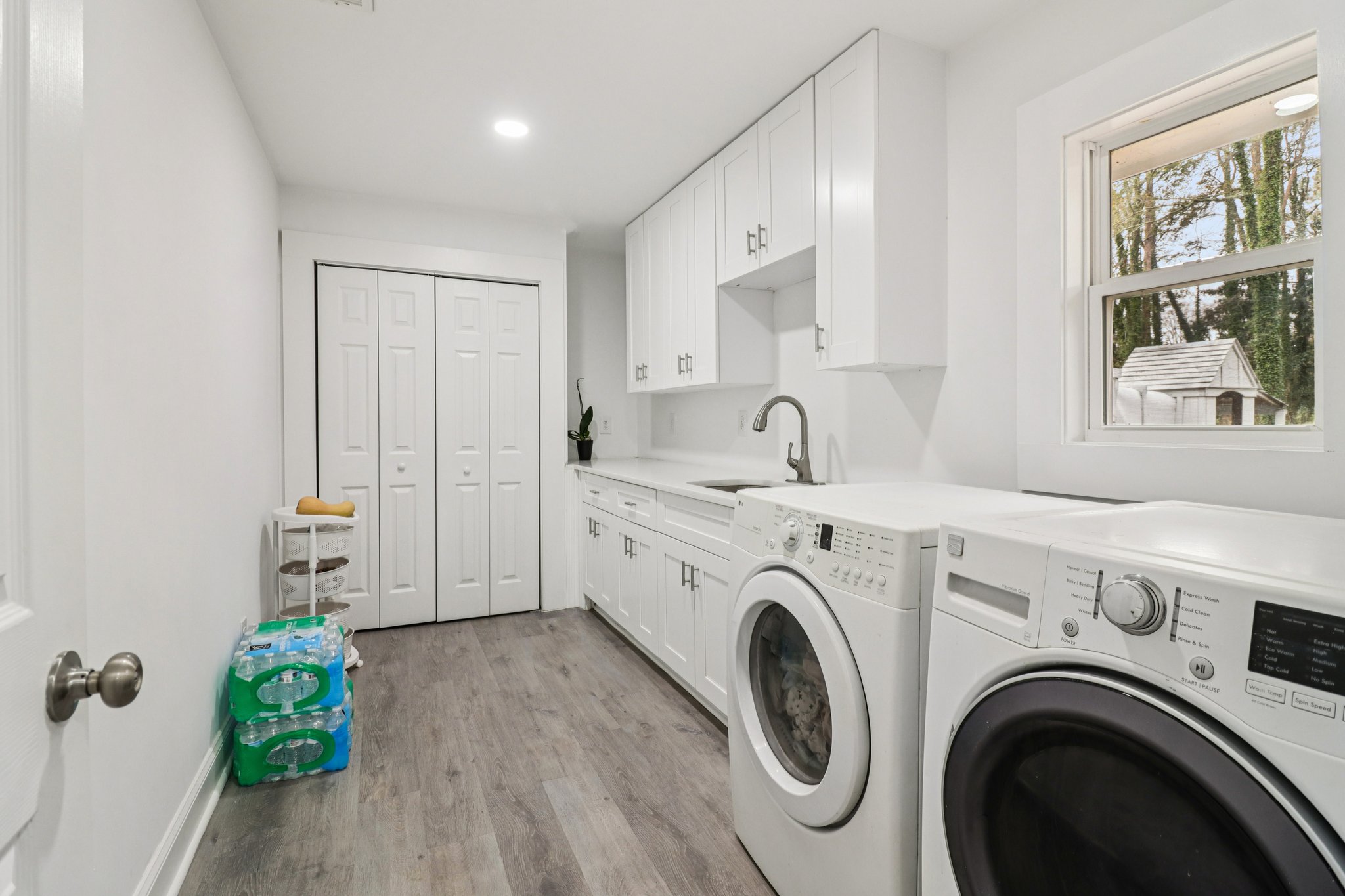 Colchester Dr-S0212-053.jpg