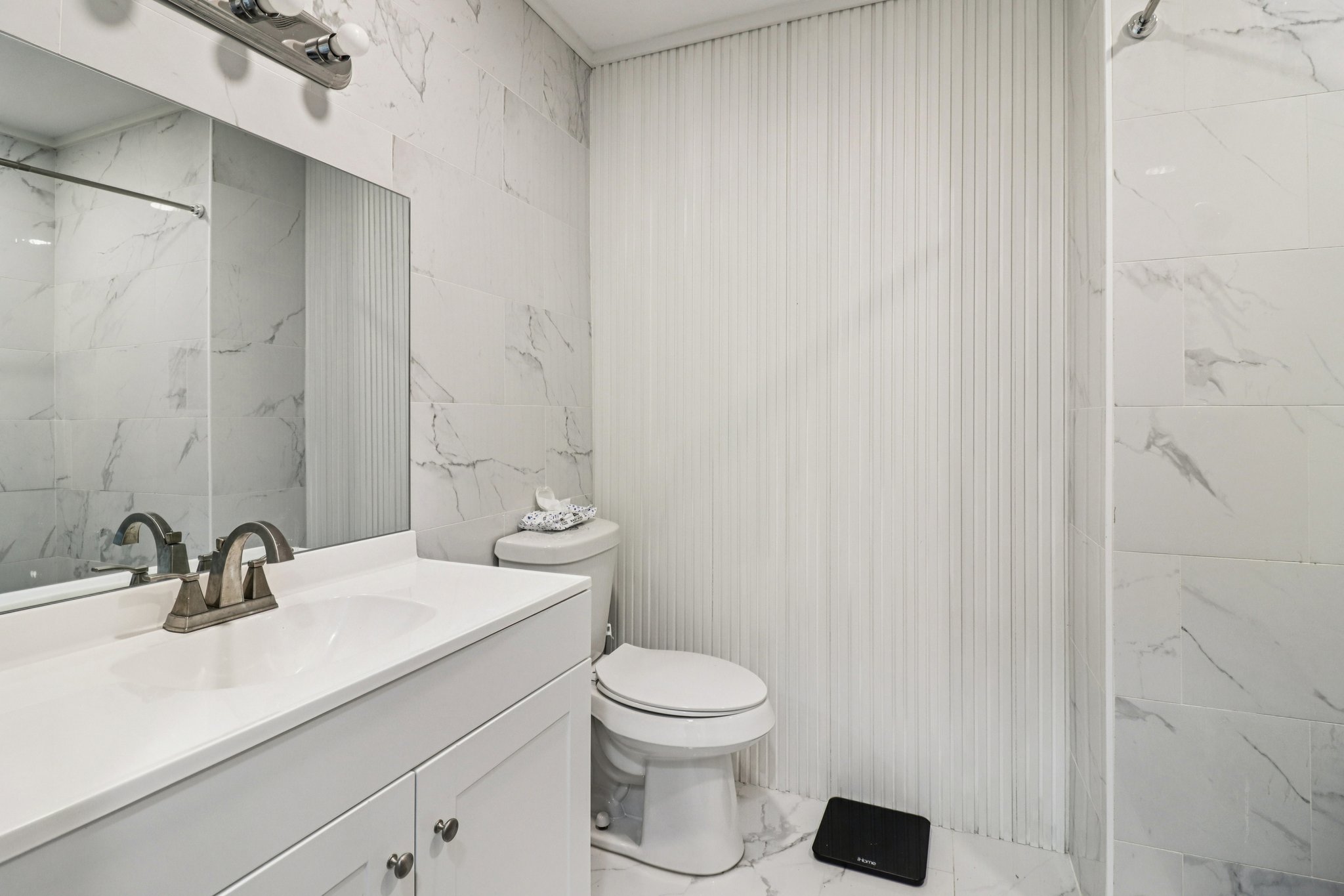 Colchester Dr-S0212-055.jpg